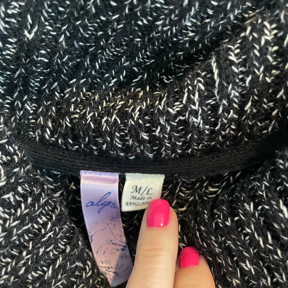 Poncho - Picture 3 of 3